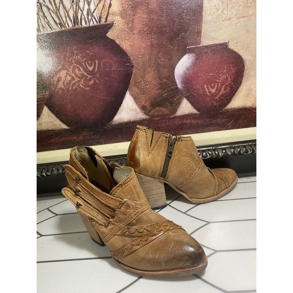 Freebird by Steven Boots Women 6 Tan Gate Distressed Western Ankle Bootie - Picture 4 of 16